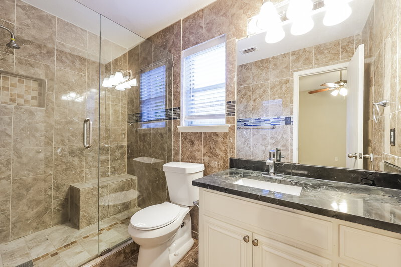2,175/Mo, 5807 Diamond Oaks Ct Arlington, TX 76018 Main Bathroom View