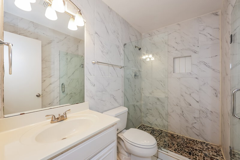 2,175/Mo, 5807 Diamond Oaks Ct Arlington, TX 76018 Bathroom View