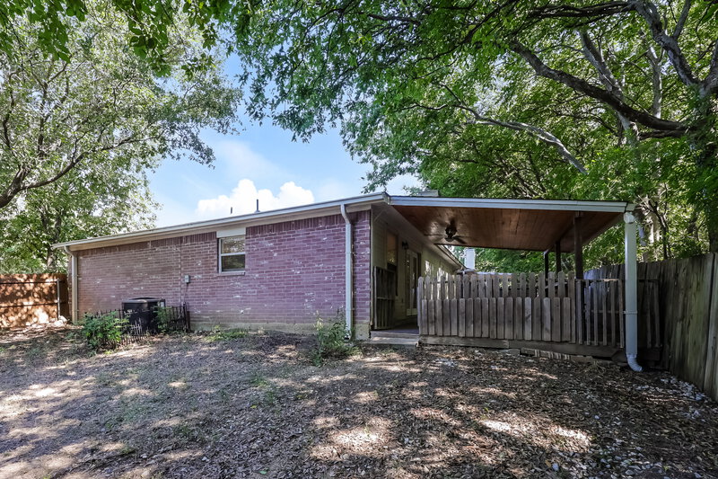 2,175/Mo, 5807 Diamond Oaks Ct Arlington, TX 76018 Rear View