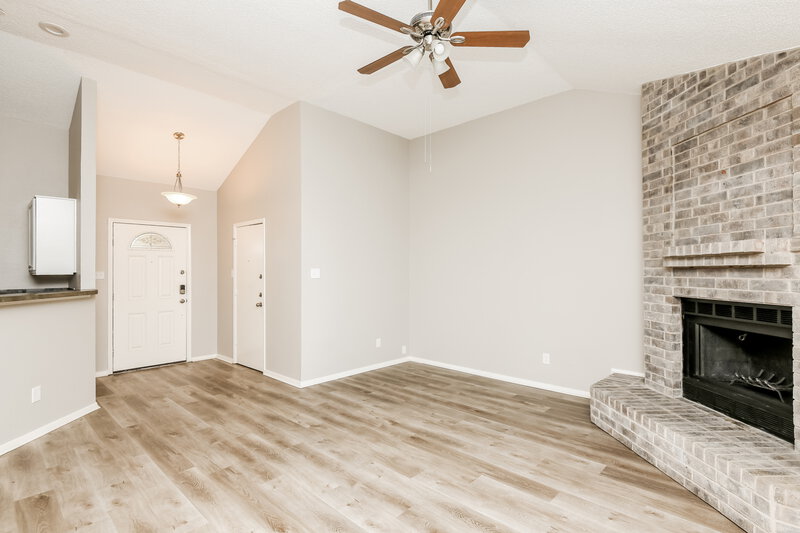 2,275/Mo, 318 Valley Spring Dr Arlington, TX 76018 Living Room View