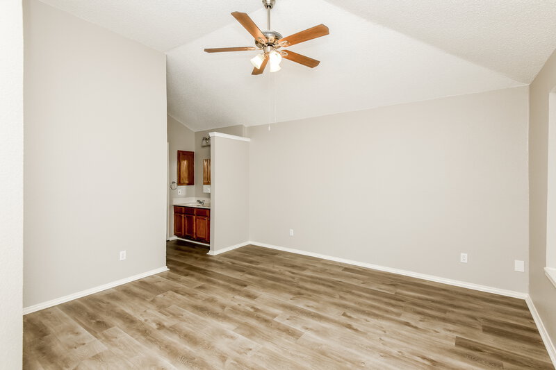 2,275/Mo, 318 Valley Spring Dr Arlington, TX 76018 Living Room View 3
