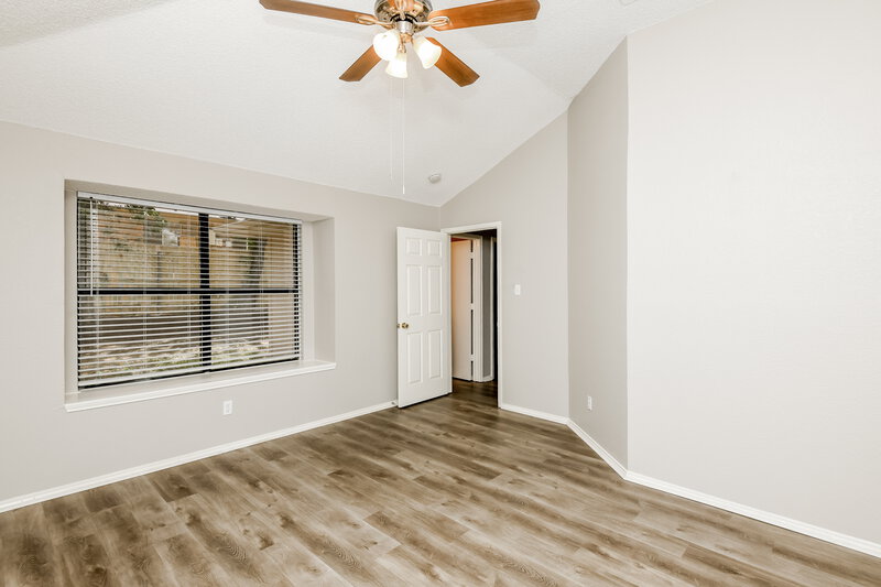 2,275/Mo, 318 Valley Spring Dr Arlington, TX 76018 Living Room View 4