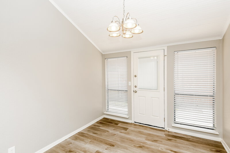 2,275/Mo, 318 Valley Spring Dr Arlington, TX 76018 Dining Room View 2