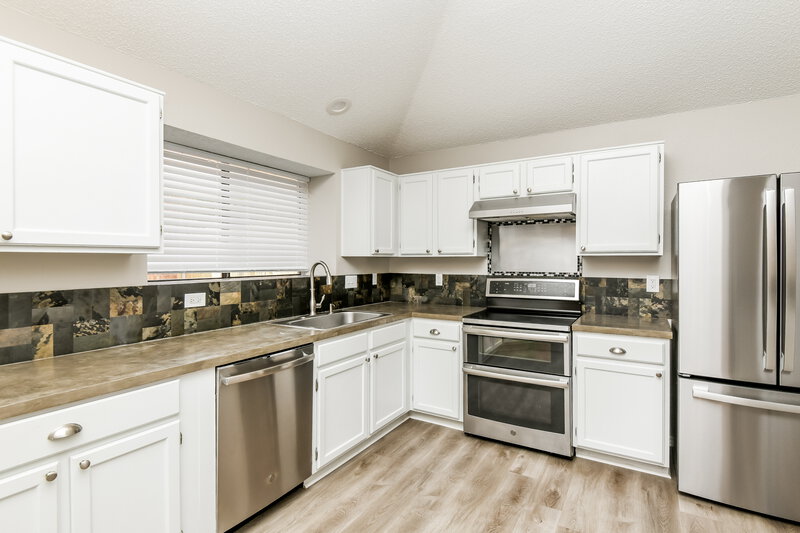 2,275/Mo, 318 Valley Spring Dr Arlington, TX 76018 Kitchen View 2