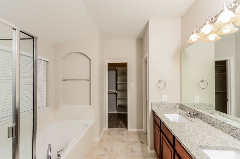 2,360/Mo, 1409 Samantha Creek Dr Little Elm, TX 75068 Main Bathroom View 2