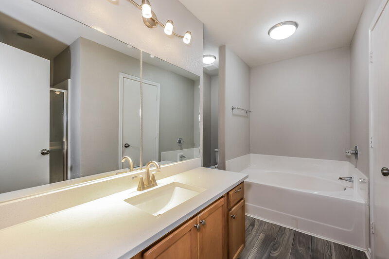 1,840/Mo, 1159 Whispering Mdws Crowley, TX 76036 Main Bathroom View