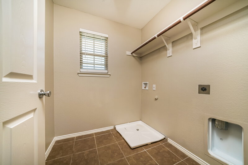 2,320/Mo, 1200 Sweetgum Dr Royse City, TX 75189 Laundry Room View