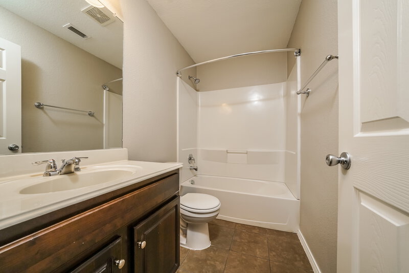 2,320/Mo, 1200 Sweetgum Dr Royse City, TX 75189 Bathroom View 2