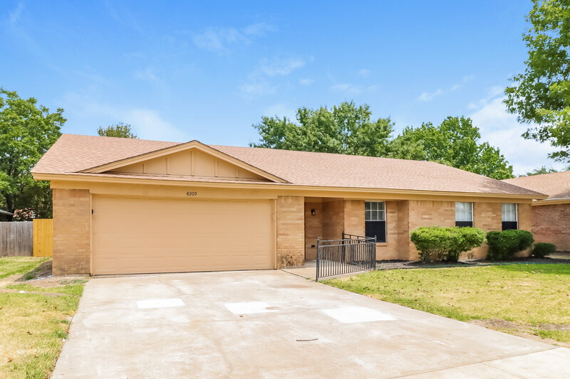 2,395/Mo, 8209 Saint Patrick St North Richland Hills, TX 76180 External View
