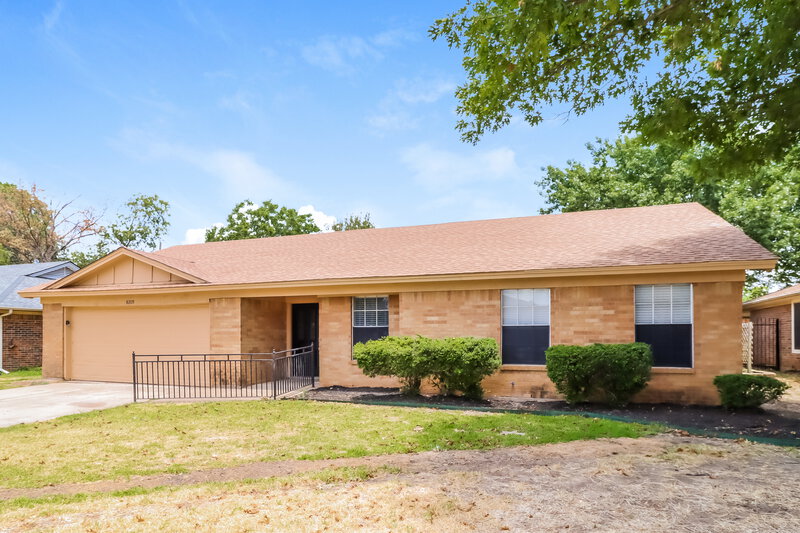 2,395/Mo, 8209 Saint Patrick St North Richland Hills, TX 76180 Front View