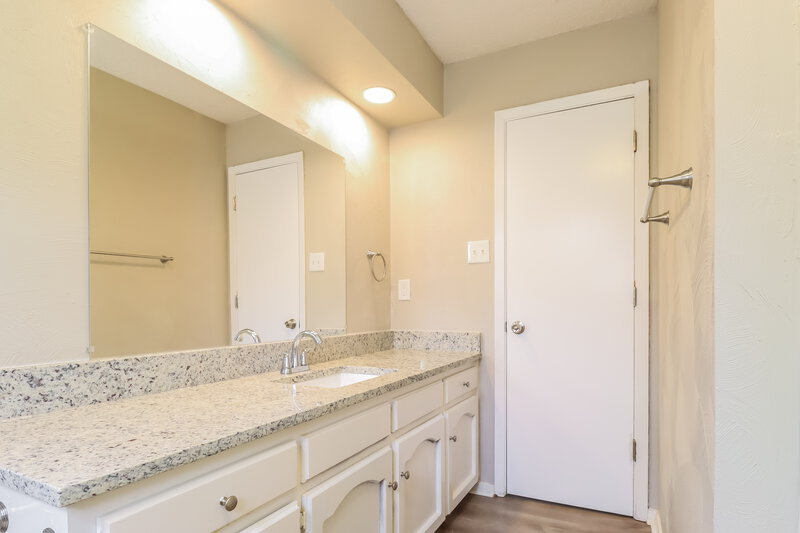 2,395/Mo, 8209 Saint Patrick St North Richland Hills, TX 76180 Bathroom View
