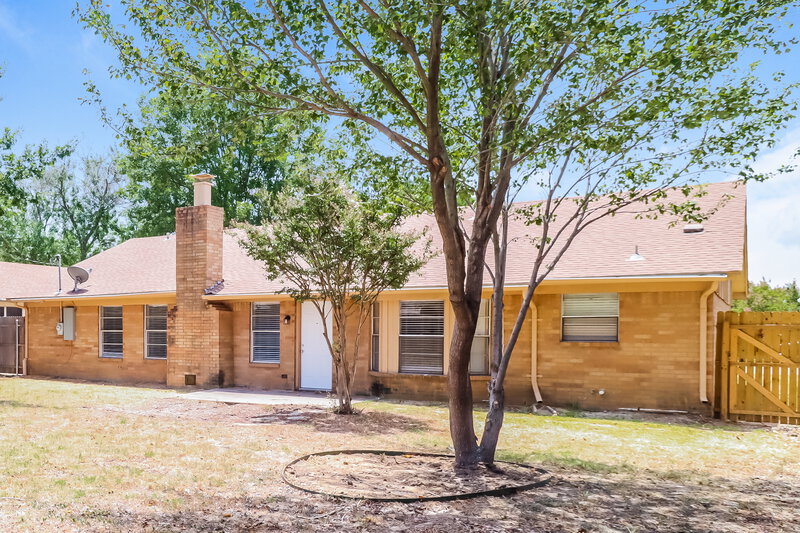 2,395/Mo, 8209 Saint Patrick St North Richland Hills, TX 76180 Rear View
