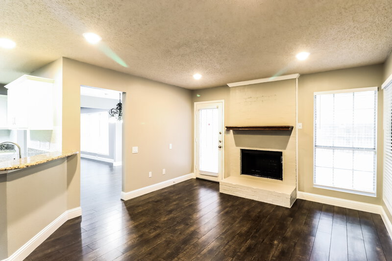 2,585/Mo, 8117 Cloverglen Ln Fort Worth, TX 76123 Living Room View