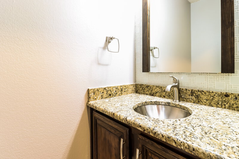 2,585/Mo, 8117 Cloverglen Ln Fort Worth, TX 76123 Bathroom View