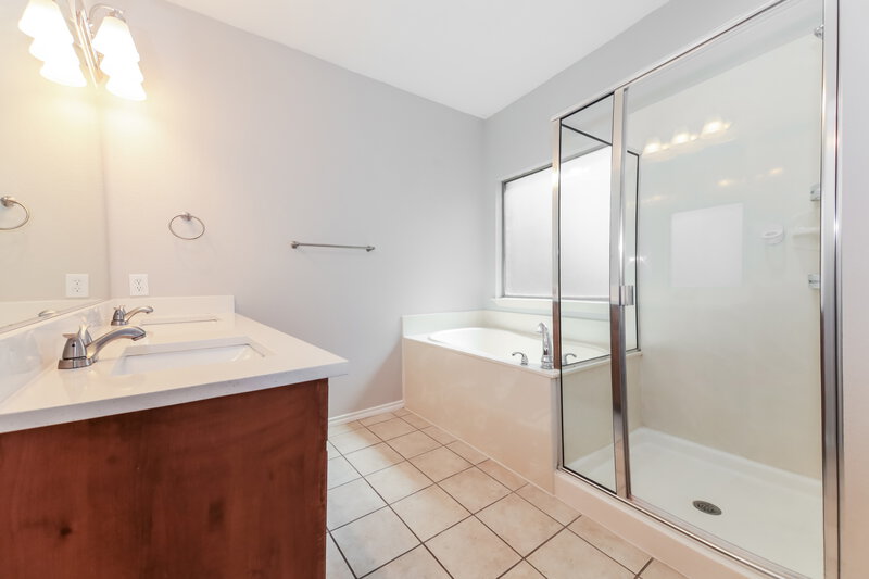 2,100/Mo, 3232 Buckthorn Ln Argyle, TX 76226 Main Bathroom View