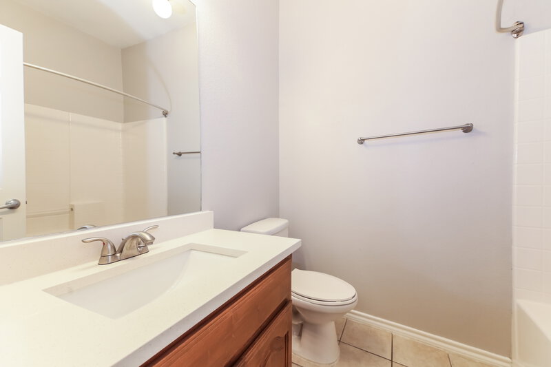 2,100/Mo, 3232 Buckthorn Ln Argyle, TX 76226 Bathroom View