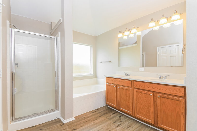 2,255/Mo, 709 Fireberry Dr Fate, TX 75087 Main Bathroom View