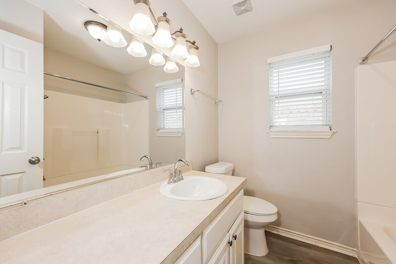 2,045/Mo, 6437 Starnes Rd Watauga, TX 76148 Bathroom View