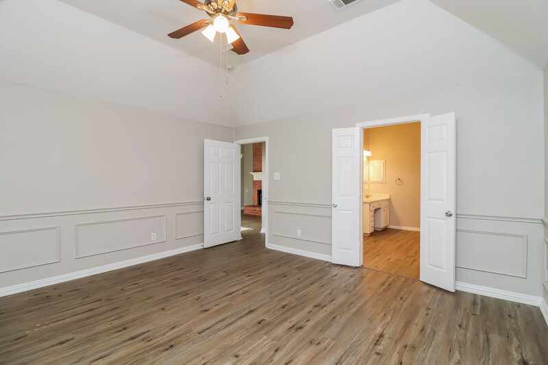 2,465/Mo, 6043 Copperfield Dr Arlington, TX 76001 Main Bedroom View 2