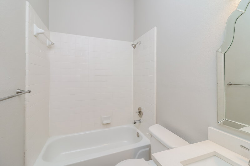 2,465/Mo, 6043 Copperfield Dr Arlington, TX 76001 Bathroom View