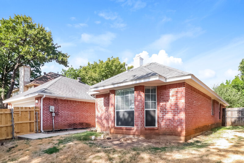 2,465/Mo, 6043 Copperfield Dr Arlington, TX 76001 Rear View