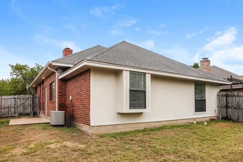 2,020/Mo, 101 Streamside Dr # A1 Desoto, TX 75115 Rear View