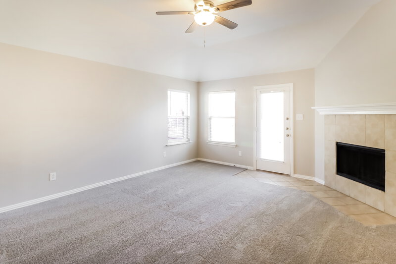 2,425/Mo, 1409 Danielle Creek Dr Little Elm, TX 75068 Living Room View