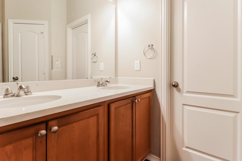 2,425/Mo, 1409 Danielle Creek Dr Little Elm, TX 75068 Main Bathroom View