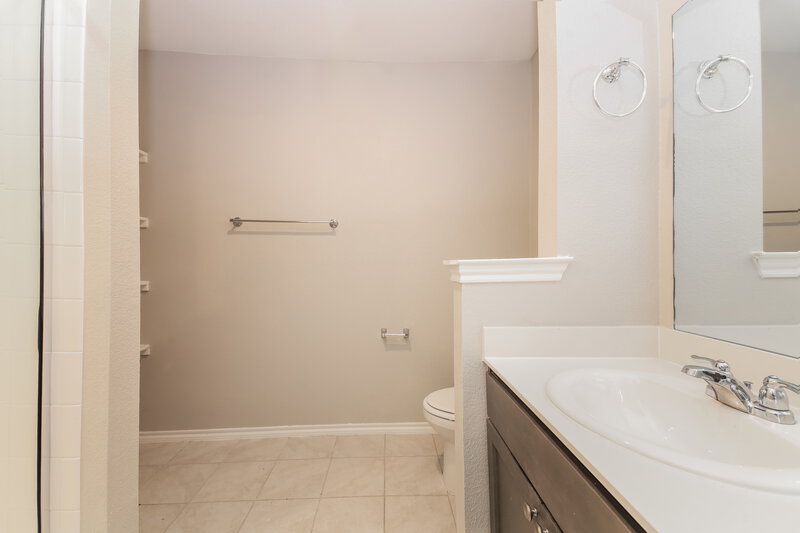2,580/Mo, 2609 Hutchins Dr Seagoville, TX 75159 Main Bathroom View