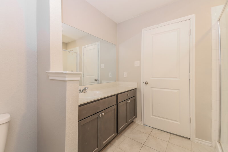 2,580/Mo, 2609 Hutchins Dr Seagoville, TX 75159 Main Bathroom View 2