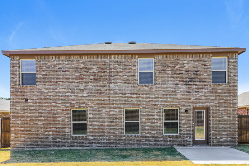 2,580/Mo, 2609 Hutchins Dr Seagoville, TX 75159 Rear View