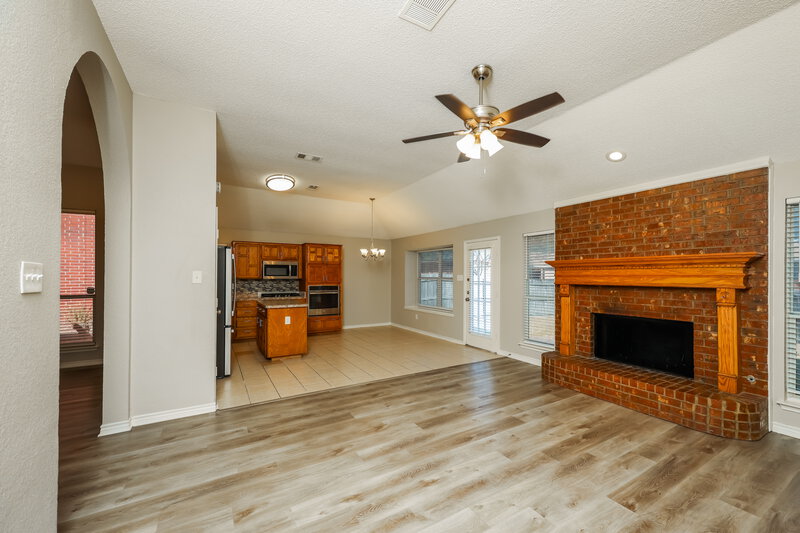 2,370/Mo, 1506 Chapman Dr Lancaster, TX 75134 Living Room View 2
