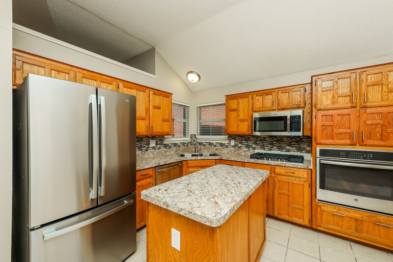 2,370/Mo, 1506 Chapman Dr Lancaster, TX 75134 Kitchen View 3