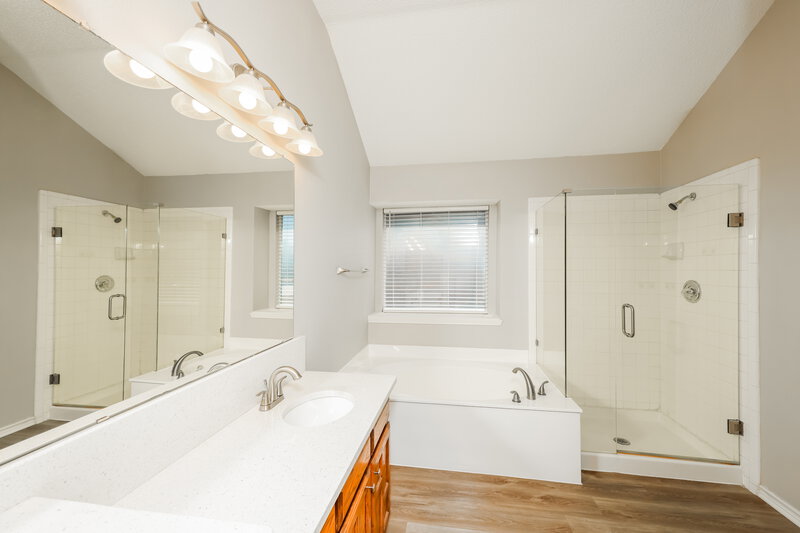 2,370/Mo, 1506 Chapman Dr Lancaster, TX 75134 Main Bathroom View