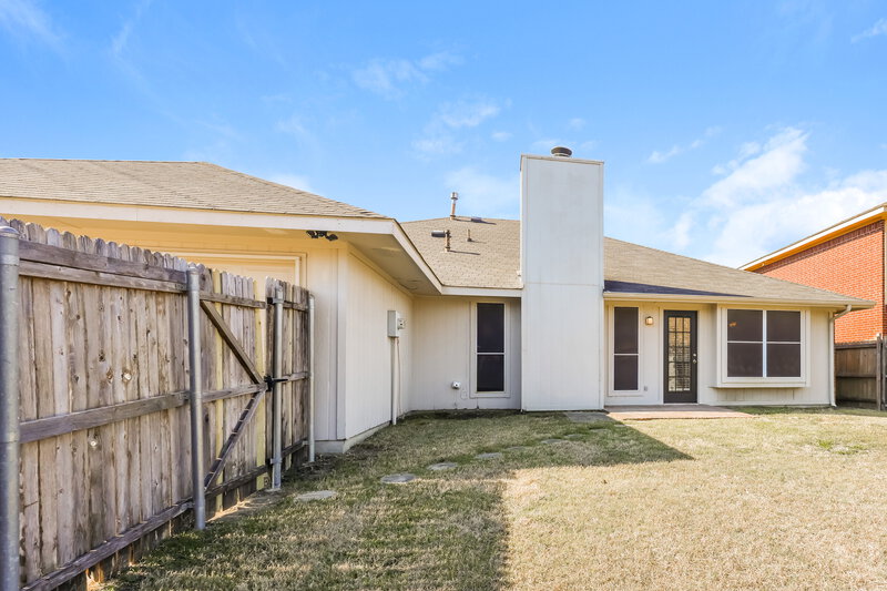 2,370/Mo, 1506 Chapman Dr Lancaster, TX 75134 Rear View