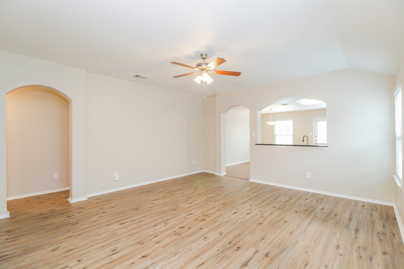 2,130/Mo, 1116 Bellevue Dr Princeton, TX 75407 Living Room View