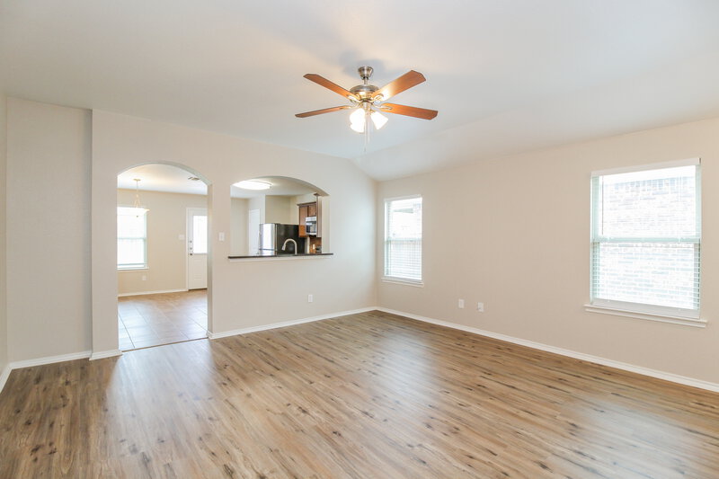 2,130/Mo, 1116 Bellevue Dr Princeton, TX 75407 Living Room View 2