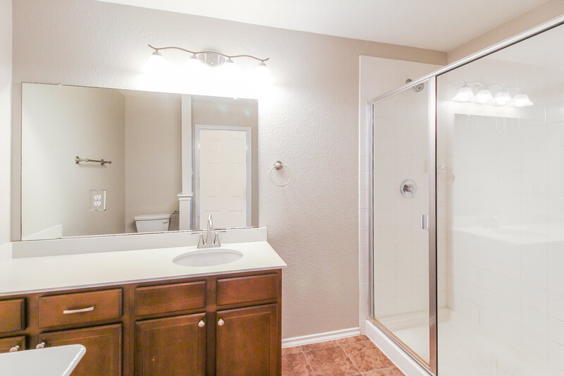 2,130/Mo, 1116 Bellevue Dr Princeton, TX 75407 Main Bathroom View