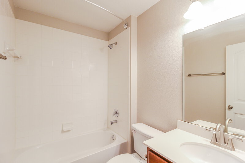 2,130/Mo, 1116 Bellevue Dr Princeton, TX 75407 Bathroom View