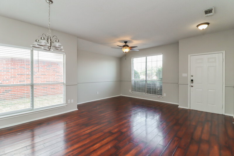 2,185/Mo, 208 Rosewood Ln Cedar Hill, TX 75104 Living Room View 2