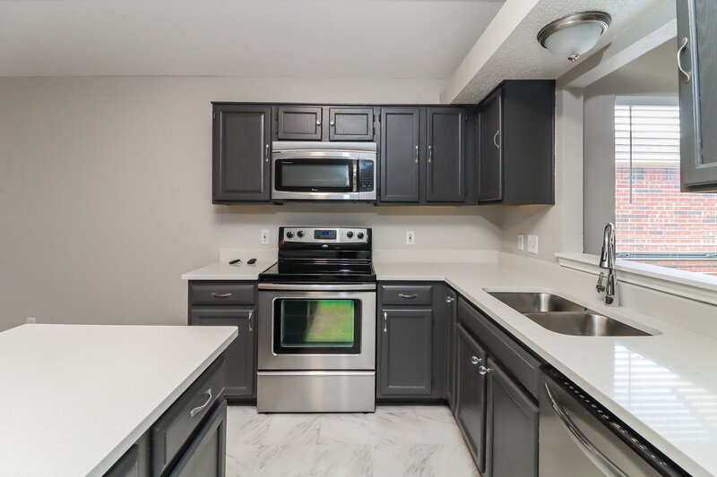 2,185/Mo, 208 Rosewood Ln Cedar Hill, TX 75104 Kitchen View