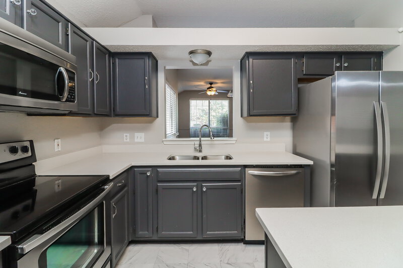 2,185/Mo, 208 Rosewood Ln Cedar Hill, TX 75104 Kitchen View 2