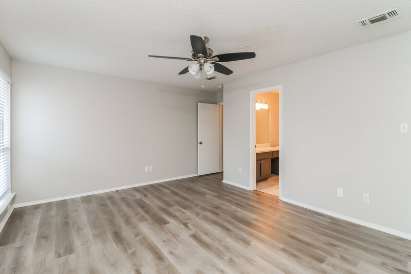 2,185/Mo, 208 Rosewood Ln Cedar Hill, TX 75104 Main Bedroom View