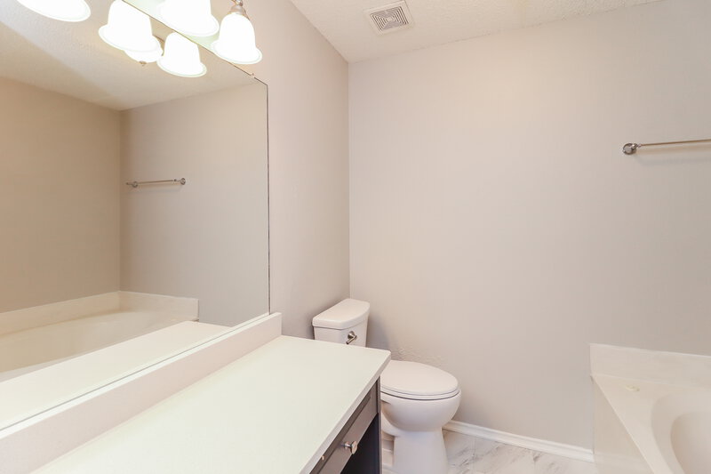 2,185/Mo, 208 Rosewood Ln Cedar Hill, TX 75104 Main Bathroom View