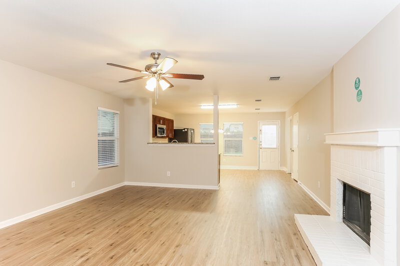2,440/Mo, 8126 Stowe Springs Ln Arlington, TX 76002 Living Room View