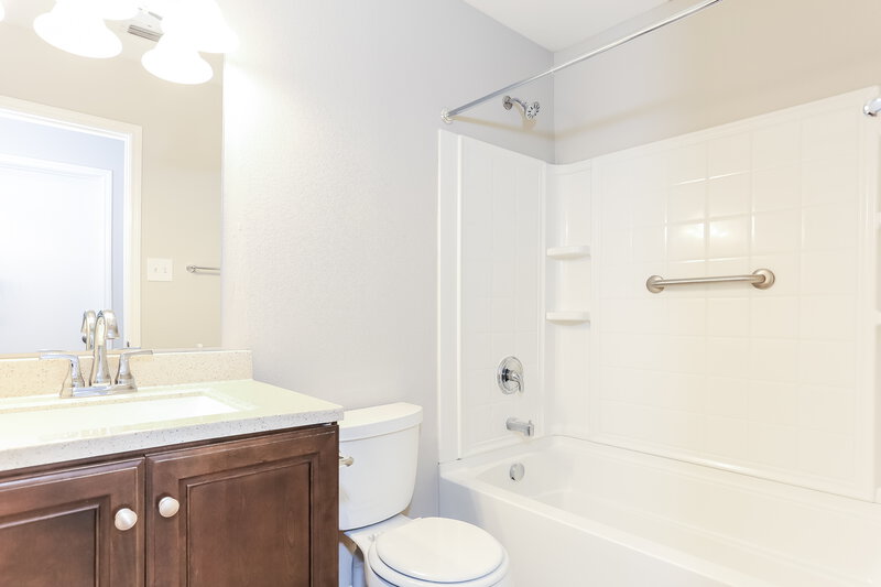 2,440/Mo, 8126 Stowe Springs Ln Arlington, TX 76002 Bathroom View