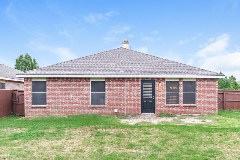2,440/Mo, 8126 Stowe Springs Ln Arlington, TX 76002 Rear View