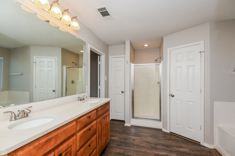 2,235/Mo, 1007 Winepress Rd Burleson, TX 76028 Main Bathroom View 2