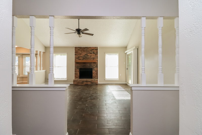 2,075/Mo, 5911 Woodsetter Ln Arlington, TX 76017 Foyer View