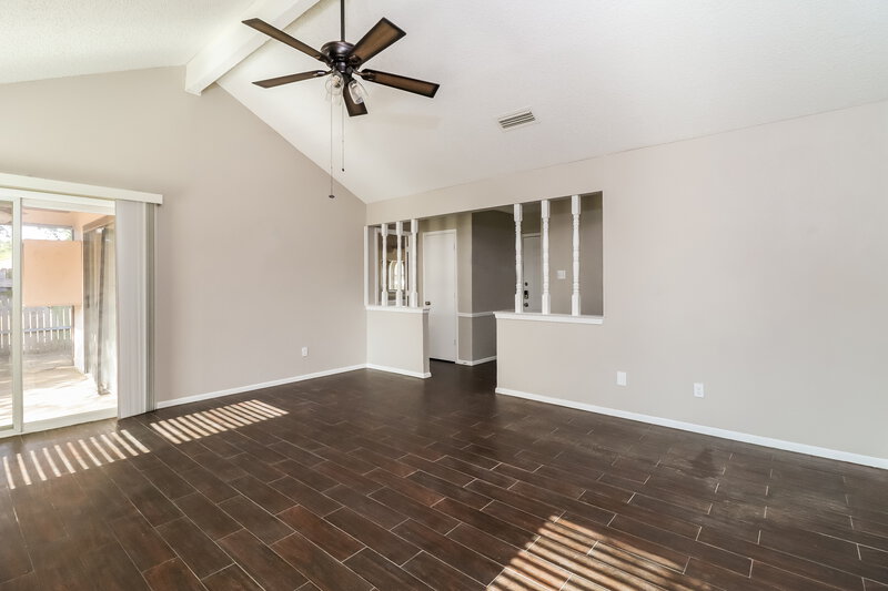 2,075/Mo, 5911 Woodsetter Ln Arlington, TX 76017 Living Room View